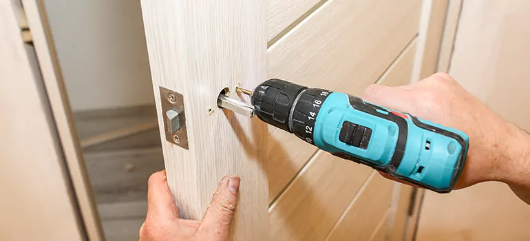 Old Door Knob Repair in Lauderhill, FL